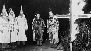 トップス kkk Klansman with dreadlocks astonishes Twitter